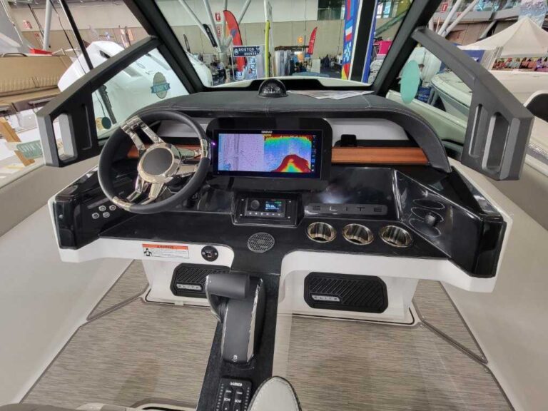 2026 Monterey Elite 25 Stern Drive US-RGFEE104J526 [photo 15]